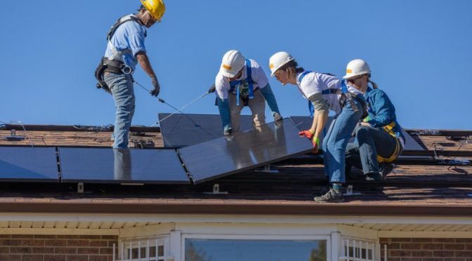 How much money can I save with photovoltaic solar energy?